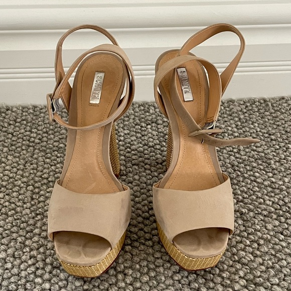 Schutz Platform Sandals. - Picture 4 of 6